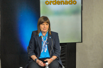 Jujuy, Argentina.- En las fotos tomadas el 25 de septiembre del 2023, la candidata presidencial de Juntos por el Cambio (JxC), Patricia Bullrich (foto), y el gobernador de Jujuy, Gerardo Morales, en conferencia de prensa. Bullrich, consideró que "hay un juego político" detrás de la campaña electoral en la cual supuestamente se busca polarizar las candidaturas del actual candidato del oficialismo, Sergio Massa, y del líder de La Libertad Avanza, Javier Milei.