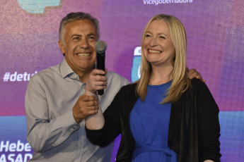 Mendoza, Argentina.- En las fotos tomadas el 24 de septiembre del 2023, el senador, Alfredo Cornejo (izquierda), del Frente Cambia Mendoza, se declaró vencedor en las elecciones de gobernador de la provincia y agradeció "haber sido electo por el voto popular de los vecinos", a la vez que pidió el voto para la candidata presidencial de Juntos por el Cambio, Patricia Bullrich, en las generales de octubre próximo.