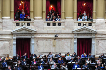 Buenos Aires, Argentina.- En las fotos tomadas el 19 de septiembre del 2023, la Cámara de Diputados debatió el proyecto de ley de la reforma del Impuesto a las Ganancias elaborado por el Poder Ejecutivo, cuya sanción quedó asegurada dado que el Frente de Todos construyó una mayoría con bloques provinciales y los libertarios. El diputado y candidato presidencial de La Libertad Avanza, Javier Milei, votó a favor, sin embargo agregó que con la iniciativa, el gobierno "va intentar sacar un rédito electoral".