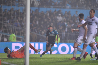 Buenos Aires, Argentina.- En las fotos tomadas el 20 de septiembre del 2023, durante el partido entre Racing y Newell's en el estadio Presidente Perón de Avellaneda, en un encuentro válido por la quinta jornada de la Zona B de la Copa de la Liga Profesional. Racing venció 2-1 a Newell’s y es único líder de la Zona B. En la próxima jornada Racing visitará a Godoy Cruz. Mientras que Newell’s recibirá a Estudiantes de La Plata.