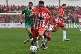 Córdoba, Argentina.- En las fotos tomadas el 3 de septiembre del 2023, durante el partido entre Banfield e Instituto de Córdoba en encuentro válido por la tercera fecha de la zona A de la Copa de la Liga Profesional de Fútbol de Primera División en el Estadio Monumental Presidente Perón. Banfield se encontró con un agónico gol en tiempo de descuento con una gran definición de Gerónimo Rivera y superó a Instituto de Córdoba por 1 a 0.