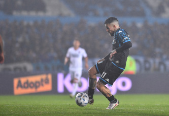 Buenos Aires, Argentina.- En las fotos tomadas el 20 de septiembre del 2023, durante el partido entre Racing y Newell's en el estadio Presidente Perón de Avellaneda, en un encuentro válido por la quinta jornada de la Zona B de la Copa de la Liga Profesional. Racing venció 2-1 a Newell’s y es único líder de la Zona B. En la próxima jornada Racing visitará a Godoy Cruz. Mientras que Newell’s recibirá a Estudiantes de La Plata.