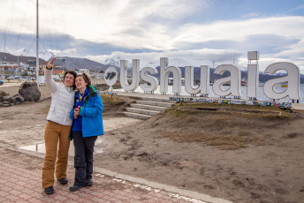 Tierra del Fuego, Argentina.- En las fotos tomadas el 25 de septiembre del 2023, muestra la ciudad portuaria de Ushuaia, Argentina. El gobierno de Tierra del Fuego dio por iniciada la temporada de cruceros turísticos 2023/2024 y anunció que se espera un período récord con 548 recaladas y 195 mil cruceristas que arribarán al puerto de la ciudad.