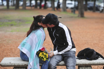 Buenos Aires, Argentina.- En las fotos tomadas el 22 de septiembre del 2023, muestra las calles de Buenos Aires durante el inicio de la primavera. Una gran irrupción de calor comienza a sufrir parte de Sudamérica y alcanzará su esplendor hacia el fin de semana, con temperaturas extremas en Paraguay, el sur de Brasil y el norte de Argentina. El viento norte fomentará un marcado ascenso de temperatura en el territorio nacional, esperando los registros más altos de temperatura que puedan observarse en esta región para esta época del año.