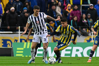 Rosario, Argentina.- In the photos taken on September 3, 2023, during the match between Rosario Central and Talleres, from Córdoba at Gigante de Arroyito, for the third date of Zone A of the League Cup. Rosario Central defeated Talleres 2-0. The goals were converted by the offensive midfielders Jaminton Campaz and Ignacio Malcorra, at the end of the first half.