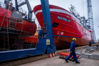 Mar del Plata, Argentina.- Imagenes del 12 de septiembre de 2023. La Industria Naval conmemora su día recordando un decreto del ex Presidente de la Nación Arturo Frondizi buscando el impulso de la industria junto a la actividad pesquera y el transporte de cargas.