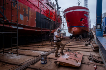 Mar del Plata, Argentina.- Imagenes del 12 de septiembre de 2023. La Industria Naval conmemora su día recordando un decreto del ex Presidente de la Nación Arturo Frondizi buscando el impulso de la industria junto a la actividad pesquera y el transporte de cargas.