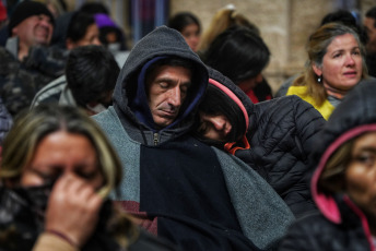 Luján, Argentina.- En las fotos tomadas el 1 de octubre del 2023, miles de peregrinos arribaron a la Basílica de Nuestra Señora de Luján, en el oeste de la provincia de Buenos Aires para participar de la 49° Peregrinación Juvenil, una de las manifestaciones de fe más importantes de la Argentina. La ceremonia, se realizó bajo el lema “Madre, estamos en tus manos, danos fuerza para unirnos”.