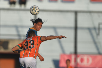 Sarandí, Argentina.- En las fotos tomadas el 9 de octubre del 2023, durante el partido entre Arsenal y Banfield en un partido por la octava fecha de la Zona A de la Copa de la Liga en el Estadio Julio Humberto Grondona. Arsenal y Banfield empataron sin goles. Arsenal empató 0 a 0 y quedó al borde del descenso y sin margen de error. El equipo de Sarandí, que terminó con nueve jugadores, deberá ganar los seis partidos que le restan.