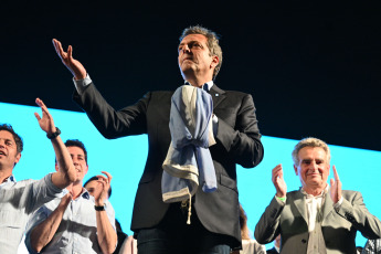 Buenos Aires, Argentina.- En las fotos tomadas el 22 de octubre del 2023, el candidato presidencial de Unión por la Patria (UxP), Sergio Massa, brindó las primeras declaraciones en su búnker tras ir a balotaje en los comicios de este domingo. Massa, fue el candidato mas votado en los comicios y, tras conocer el resultado, se ha comprometido a formar un Gobierno de unidad en caso de ganar la segunda vuelta de las elecciones el 19 de noviembre.