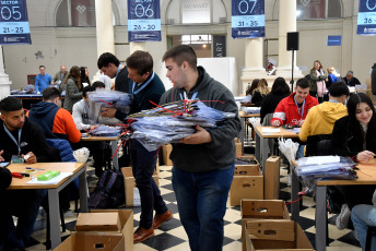 Buenos Aires, Argentina.- En las fotos tomadas el 25 de octubre del 2023, autoridades participan del escrutinio definitivo en la provincia de Buenos Aires para determinar los números finales de la elección general del último domingo, en las que Sergio Massa (Unión por la Patria) resultó el candidato presidencial más votado y en las que Axel Kicillof logró su reelección en la provincia.