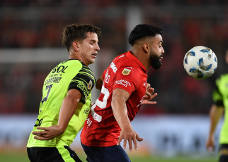 Buenos Aires, Argentina.- En las fotos tomadas el 18 de octubre del 2023, durante el partido entre Independiente y Barracas Central en el estadio Libertadores de América. Independiente derrotó 3-0 a Barracas Central en Avellaneda y es líder transitorio de la Zona A de la Copa de la Liga.