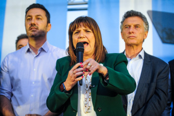 Buenos Aires, Argentina.- En las fotos tomadas el 19 de octubre del 2023, la candidata presidencial de Juntos por el Cambio (JxC) Patricia Bullrich (centro), realizó su cierre de campaña en el municipio bonaerense de Lomas de Zamora, acompañada por el expresidente Mauricio Macri (derecha) y el jefe de Gobierno porteño Horacio Rodríguez Larreta, en el último día antes de la veda electoral con vistas a los comicios nacionales del domingo.