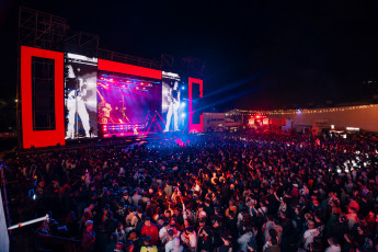 Buenos Aires, Argentina.- En las fotos tomadas el 16 de octubre del 2023, las personas participaron del último día del Argentina Game Show 2023 en Costa Salguero. La novena edición de esta expo, contó con la participación de más de 100.000 personas durante cuatro jornadas de AGSFLOW2023, el evento de gamers, e-sports, generadores de contenido y cultura pop que concluyó este lunes en Buenos Aires.