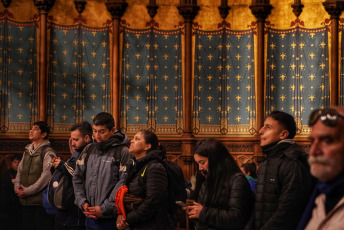 Luján, Argentina.- En las fotos tomadas el 1 de octubre del 2023, miles de peregrinos arribaron a la Basílica de Nuestra Señora de Luján, en el oeste de la provincia de Buenos Aires para participar de la 49° Peregrinación Juvenil, una de las manifestaciones de fe más importantes de la Argentina. La ceremonia, se realizó bajo el lema “Madre, estamos en tus manos, danos fuerza para unirnos”.