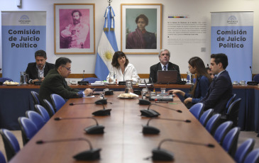 Buenos Aires, Argentina.- En las fotos tomadas el 11 de octubre del 2023, la mayoría oficialista de la Comisión de Juicio Político de la Cámara de Diputados aprobó el informe de formulación de cargos por presunto mal desempeño contra los jueces de la Corte Suprema de Justicia, quienes serán citados para que realicen su descargo.