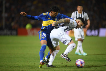 Mendoza, Argentina.- En las fotos tomadas el 15 de octubre del 2023, durante el partido entre Boca Juniors y Talleres de Córdoba en un encuentro disputado en el estadio Malvinas Argentinas en Mendoza. Boca, se clasificó para semifinales de la Copa Argentina luego de igualar 1-1 con Talleres, con gol del delantero uruguayo Edinson Cavani y vencer 4-1 en la definición por penales.