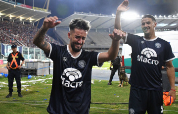 Córdoba, Argentina.- En las fotos tomadas el 29 de octubre del 2023, durante el partido entre Independiente Rivadavia y Almirante Brown en el estadio Mario Kempes. Después de más de 30 partidos en la Primera Nacional, Independiente Rivadavia de Mendoza hizo historia y venció 2-0 a Almirante Brown, logrando el ascenso a la Liga Profesional.