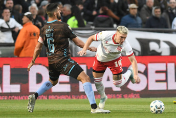 Buenos Aires, Argentina.- In the photos taken on October 18, 2023, during the match between Platense and Estudiantes for the ninth date of Zone B in Vicente López. Martín Palermo's Platense team obtained a great victory and beat Estudiantes 2-1 and climbed to second place in the table. Platense, who had not beaten Estudiantes for 24 years, added three in four of their last six games.