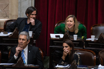 Buenos Aires, Argentina.- En las fotos tomadas el 10 de octubre del 2023, Diputados realizó una sesión especial para debatir el proyecto sobre la ley de alquileres, donde la Cámara de Diputados la aprobó con 128 votos a favor y 114 en contra. El proyecto de alquileres, incluye cambios impulsados por el Frente de Todos, con lo cual los contratos entre propietarios e inquilinos se mantendrán por tres años y tendrán una actualización semestral, en lugar de anual como establecía la actual norma.