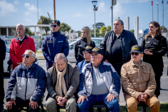 Mar del Plata, Argentina.- En las fotos tomadas el 25 de octubre del 2023, homenajean a los tripulantes del ARA San Juan a seis años de su última partida desde Mar del Plata, donde 44 tripulantes del ARA San Juan hace seis años zarparon por última vez. En el emotivo acto en la Base Naval, estuvieron presentes autoridades de la Armada, familiares de los tripulantes y el intendente de General Pueyrredon, Guillermo Montenegro, entre otros.