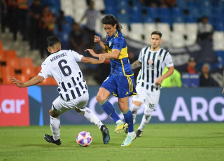 Mendoza, Argentina.- En las fotos tomadas el 15 de octubre del 2023, durante el partido entre Boca Juniors y Talleres de Córdoba en un encuentro disputado en el estadio Malvinas Argentinas en Mendoza. Boca, se clasificó para semifinales de la Copa Argentina luego de igualar 1-1 con Talleres, con gol del delantero uruguayo Edinson Cavani y vencer 4-1 en la definición por penales.