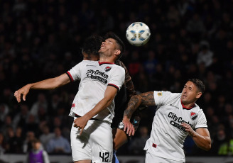 Buenos Aires, Argentina.- En las fotos tomadas el 30 de octubre del 2023, durante el partido entre Platense y Newell’s en el Estadio Ciudad de Vicente López por la Copa de la Liga. Platense y Newell’s no se sacaron ventajas e igualaron 0 a 0. "El Calamar", quedó a un paso de salvarse del descenso y ocupa un lugar de clasificación a los playoffs de la Copa de la Liga.