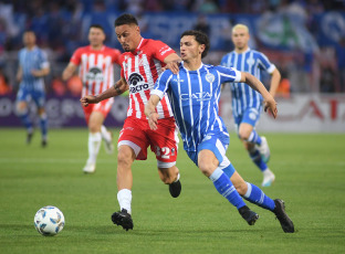 Mendoza, Argentina.- En las fotos tomadas el 2 de octubre del 2023, durante el partido entre Godoy Cruz e Instituto en el estadio Malvinas Argentinas, de Mendoza, válido por la séptima jornada, la fecha de los clásicos y emparejamientos de la Copa de la Liga Profesional. Godoy Cruz e Instituto empataron 1 a 1, con goles de Tadeo Allende para el Tomba y Jonás Acevedo para el visitante.