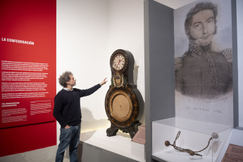 Buenos Aires, Argentina.- En las fotos tomadas el 4 de octubre del 2023, el director del Museo Histórico Nacional Gabriel Di Meglio, inauguró la Nueva exhibición permanente Tiempo de Provincias, lleva por título el nuevo guion curatorial, que le sigue a "Tiempo de Revolución", y que toma de 1820 a 1852 un período que se caracterizó por ser uno de los más violentos de la historia argentina.