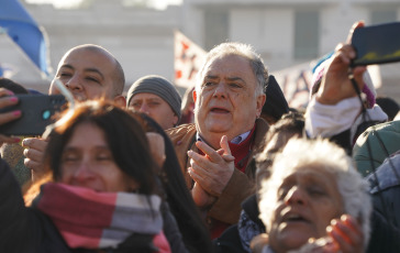 Luján, Argentina.- En las fotos tomadas el 1 de octubre del 2023, miles de peregrinos arribaron a la Basílica de Nuestra Señora de Luján, en el oeste de la provincia de Buenos Aires para participar de la 49° Peregrinación Juvenil, una de las manifestaciones de fe más importantes de la Argentina. La ceremonia, se realizó bajo el lema “Madre, estamos en tus manos, danos fuerza para unirnos”.