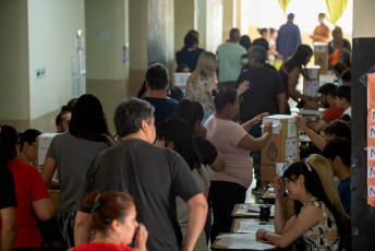 Catamarca.- Eleciones nacionales y provinciales en la Escuela N° 193 de Valle Chico, las mesas comenzaron a funcionar a las 8 con total normalidad.