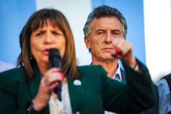 Buenos Aires, Argentina.- En las fotos tomadas el 19 de octubre del 2023, la candidata presidencial de Juntos por el Cambio (JxC) Patricia Bullrich (izquierda), realizó su cierre de campaña en el municipio bonaerense de Lomas de Zamora, acompañada por el expresidente Mauricio Macri (derecha) y el jefe de Gobierno porteño Horacio Rodríguez Larreta, en el último día antes de la veda electoral con vistas a los comicios nacionales del domingo.