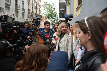 Buenos Aires.- La candidata presidencial del Frente de Izquierda y de los Trabajadores-Unidad (FIT-U), Myriam Bregman votando. La candidata afirmó que "hay otra salida para la crisis, no todo es ajuste o ataque al pueblo trabajador", al emitir su voto alrededor de las 8.40 en el colegio Don Bosco, en el barrio porteño de Congreso.