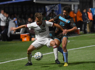 Buenos Aires, Argentina.- En las fotos tomadas el 30 de octubre del 2023, durante el partido entre Platense y Newell’s en el Estadio Ciudad de Vicente López por la Copa de la Liga. Platense y Newell’s no se sacaron ventajas e igualaron 0 a 0. "El Calamar", quedó a un paso de salvarse del descenso y ocupa un lugar de clasificación a los playoffs de la Copa de la Liga.