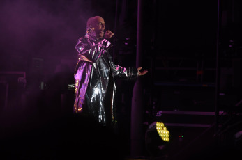 Buenos Aires, Argentina.- En las fotos tomadas el 26 de noviembre del 2023, la segunda edición del Primavera Sound tuvo un cierre de lujo en el porteño Parque Sarmiento, con una recorrida por lo más encumbrado del brit-pop, el synthpop y el dance, y el rock alternativo de la mano de Blur, Pet Shop Boys (foto) y Beck, respectivamente.