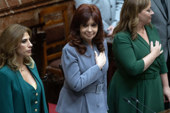 Buenos Aires, Argentina.- En las fotos tomadas el 2 de noviembre del 2023, la Asamblea Legislativa deliberaba para proclamar formalmente las fórmulas encabezadas por el ministro de Economía y candidato presidencial de Unión por la Patria (UxP), Sergio Massa, y el postulante de La Libertad Avanza (LLA), Javier Milei, -ambos presentes en el recinto- que competirán el domingo 19 de noviembre en el balotaje para definir quién será el nuevo jefe de Estado desde el 10 de diciembre, según lo establecido por la Constitución Nacional.