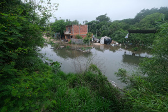 Corrientes, Argentina.- En las fotos tomadas el 3 de noviembre del 2023, muestra las zonas afectadas por la creciente de los ríos Paraná y Uruguay, lo que provocó que más de 600 personas sean evacuadas en Corrientes y se espera que el operativo continúe en las próximas horas. Según el Comando de Operaciones de Emergencia (COE) hay 624 personas evacuadas.