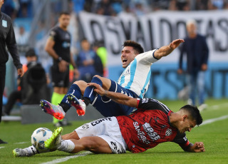 Buenos Aires, Argentina.- En las fotos tomadas el 5 de noviembre del 2023, durante el partido entre Racing Club y Central Córdoba de Santiago del Estero, por la fecha 12 de la Copa de la Liga Profesional en el Estadio Presidente Perón. Racing igualó 1-1 en Avellaneda con Central Córdoba de Santiago del Estero. El encuentro, contó con los goles de Roger Martínez y Mateo Sanabria.