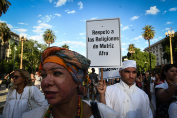 Buenos Aires, Argentina.- En las fotos tomadas el 8 de noviembre del 2023, durante la primera marcha contra el racismo para reivindicar la importancia de la población afrodescendiente en Buenos Aires, la capital de Argentina. El representante de esta marcha, Diego Bonga, declaró que “la marcha es para dar visibilidad a la lucha que venimos haciendo desde hace varias décadas en esta hermosa nación argentina, bendecida por la sangre de los negros en los campos de batalla”.