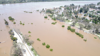 Concordia, Argentina.- En las fotos tomadas el 29 de noviembre del 2023, muestra las zonas afectadas por la crecida del Río Uruguay en Concordia, Argentina. La crecida del río Uruguay se encuentra en una situación crítica desde hace aproximadamente un mes, dejando un total de 491 familias evacuadas de sus viviendas en la ciudad entrerriana de Concordia.