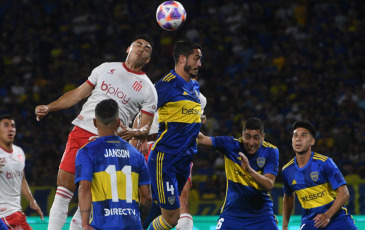 Córdoba, Argentina.- En las fotos tomadas el 22 de noviembre del 2023, durante el partido entre Boca Junior y Estudiantes de La Plata en las semifinales de la Copa Argentina en el estadio Mario Alberto Kempes. Boca perdió 3-2 con Estudiantes y puso en jaque su presencia en la Copa Libertadores 2024.