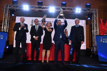 Buenos Aires, Argentina.- En las fotos tomadas el 31 de octubre del 2023, (de izquierda a derecha) el presidente de la Fundación Konex, Luis Ovsejevich; el ministro de Ciencia, Tecnología e Innovación de la Nación Daniel Filmus, los premiados con el Konex de Brillante Sandra Díaz, doctora en Ciencias Biológicas, y Gabriel Rabinovich, doctor en Ciencias Químicas; y Alberto Kornblihtt, presidente del Gran Jurado de los premios Konex, durante el Acto Culminatorio de la 44° entrega de los Premios Konex en el Centro Cultural de la Ciencia - C3 en la Ciudad de Buenos Aires. Científicos que se destacaron durante la última década fueron galardonados con los Premios Konex 2023 en la quinta entrega destinada a la Ciencia y Tecnología