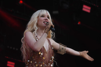 Buenos Aires, Argentina.- En las fotos tomadas el 26 de noviembre del 2023, la segunda edición del Primavera Sound tuvo un cierre de lujo en el porteño Parque Sarmiento, con una recorrida por lo más encumbrado del brit-pop, el synthpop y el dance, y el rock alternativo de la mano de Blur, Pet Shop Boys y Beck, respectivamente.