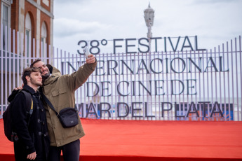 Mar del Plata, Argentina.- En las fotos tomadas el 1 de noviembre del 2023, durante la inauguración del Festival Internacional de Cine en su edición número 38. Hasta el domingo (12), la ciudad de Mar del Plata es sede de su Festival Internacional de Cine, el encuentro cinematográfico más destacado de Argentina y América latina. Esta edición, que coincide con el cuadragésimo aniversario de la democracia en el país, promete una selección diversa y cautivadora de películas tanto nacionales como internacionales.