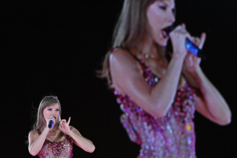 Buenos Aires.- En las fotos del 9 de noviembre, 2023, Taylor Swift , abrio hoy el primer show de los 3 programados en el país con con entradas agotadas en el estadio Monumental de River Plate.