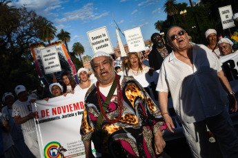 Buenos Aires, Argentina.- En las fotos tomadas el 8 de noviembre del 2023, durante la primera marcha contra el racismo para reivindicar la importancia de la población afrodescendiente en Buenos Aires, la capital de Argentina. El representante de esta marcha, Diego Bonga, declaró que “la marcha es para dar visibilidad a la lucha que venimos haciendo desde hace varias décadas en esta hermosa nación argentina, bendecida por la sangre de los negros en los campos de batalla”.