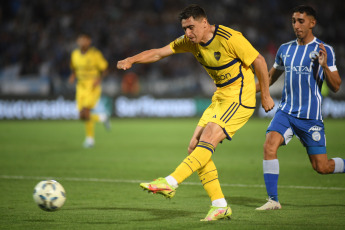 Mendoza, Argentina.- En las fotos tomadas el 27 de noviembre del 2023, durante el partido entre Boca Juniors y Godoy Cruz en el estadio Malvinas Argentinas de Mendoza por la fecha 14 de la fase regular de la Copa de la Liga Profesional 2023. Boca le ganó 2-1 a Godoy Cruz con goles de Miguel Merentiel y Nicolás Figal y se mantiene en la lucha por ingresar a la próxima Copa Libertadores 2024.