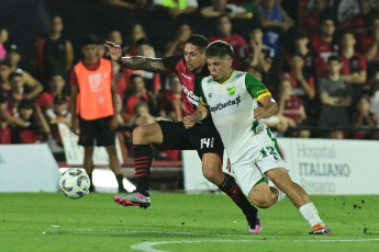 Rosario, Argentina.- En las fotos tomadas el 27 de noviembre del 2023, durante el partido entre Newell's y Defensa y Justicia en el estadio Marcelo Bielsa del Parque de la Independencia. Newell’s superó 3-0 a Defensa y Justicia en el cierre del ciclo técnico de Gabriel Heinze. Un doblete de Francisco González y un tanto de Gustavo Velázquez fueron los goles de La Lepra.