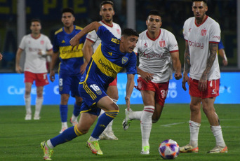 Córdoba, Argentina.- En las fotos tomadas el 22 de noviembre del 2023, durante el partido entre Boca Junior y Estudiantes de La Plata en las semifinales de la Copa Argentina en el estadio Mario Alberto Kempes. Boca perdió 3-2 con Estudiantes y puso en jaque su presencia en la Copa Libertadores 2024.