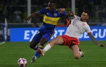 Córdoba, Argentina.- En las fotos tomadas el 22 de noviembre del 2023, durante el partido entre Boca Junior y Estudiantes de La Plata en las semifinales de la Copa Argentina en el estadio Mario Alberto Kempes. Boca perdió 3-2 con Estudiantes y puso en jaque su presencia en la Copa Libertadores 2024.